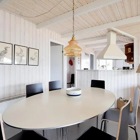 Three-bedroom In Bjert * Binderup Strand