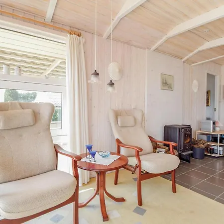 Дом отдыха Amazing Home In Bjert With Wifi Binderup Strand