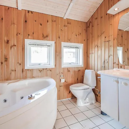 度假居 Three-bedroom In Bjert *