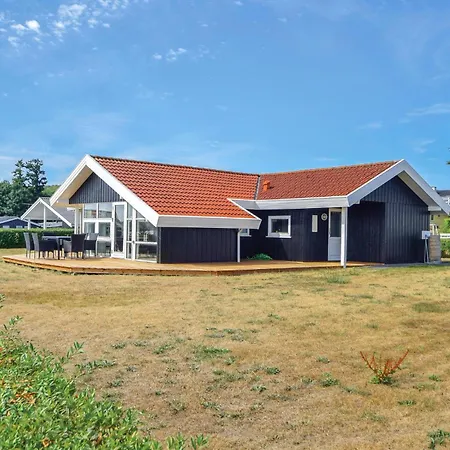 Three-bedroom In Bjert 度假居 *