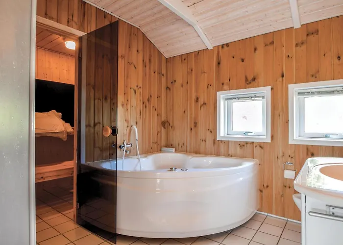 Three-bedroom In Bjert 펜션